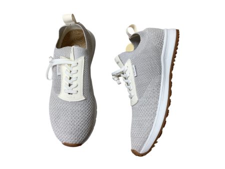 Shoes Sneakers By Cmb In Cream, Size: 8 For Discount