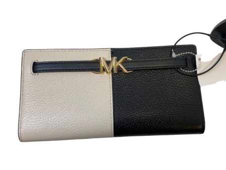 Wallet Designer By Michael Kors  Size: Large Fashion