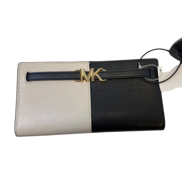 Wallet Designer By Michael Kors  Size: Large Fashion